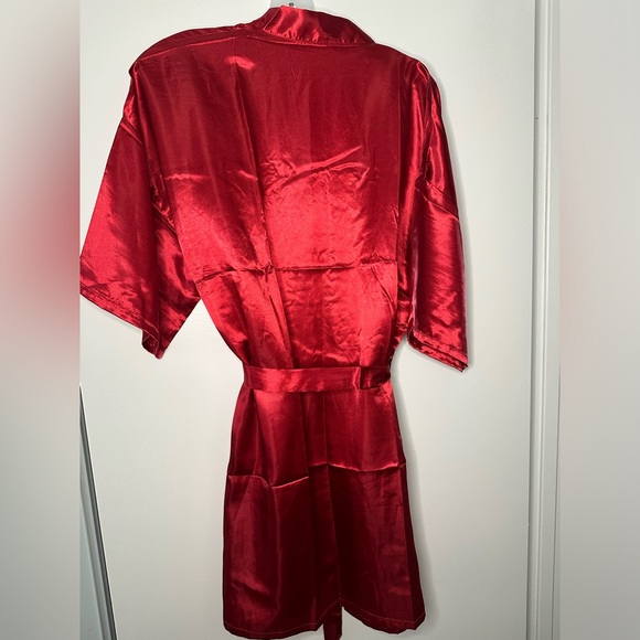 (Bundle 9) Burgundy Satin Faux Robes One Size Fits All Bridesmaids Robes - Picture 3 of 4
